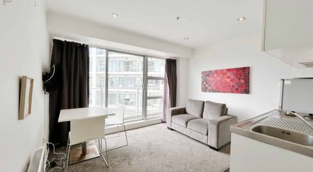 Two Bedrooms in Town - Photo 3