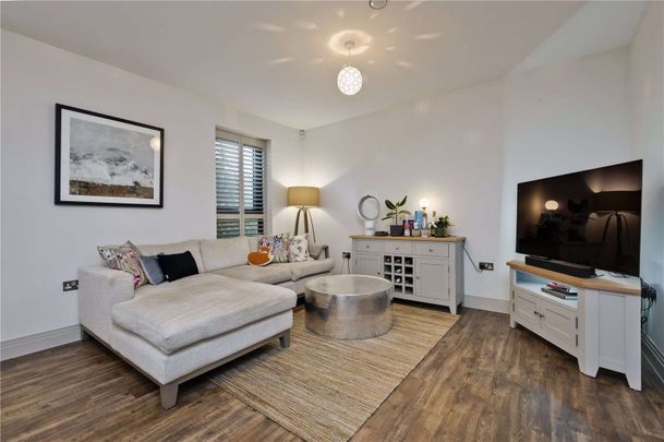 A stunning ground floor apartment with two double bedrooms, two bathrooms, reception room and high specification kitchen. - Photo 1
