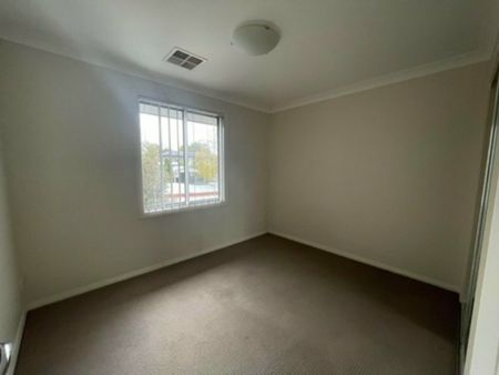 Picture perfect townhouse! - Photo 3