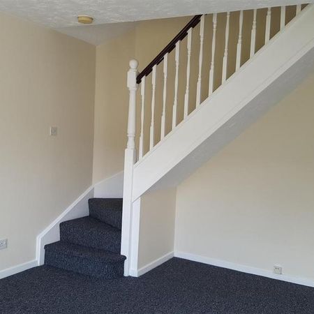 2 bedroom end of terrace house to rent - Photo 4