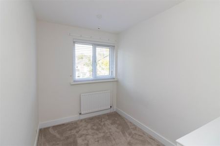 3 Bedroom House - Terraced - Photo 4