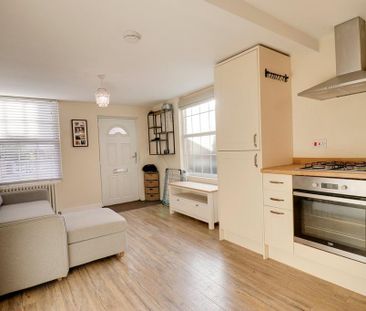 1 bedroom character property to rent - Photo 6