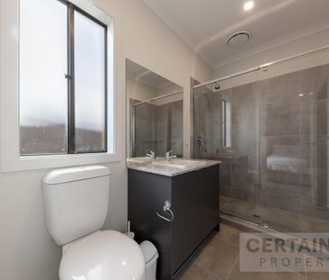 6 Ruff Way, Melton South, Vic 3338 - Photo 6