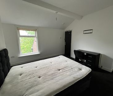 Room in a Shared House, Croft Street, M7 - Photo 3