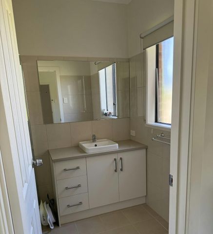 Modern Family Home - Photo 4