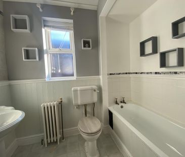 4 bedroom semi-detached house to rent - Photo 5