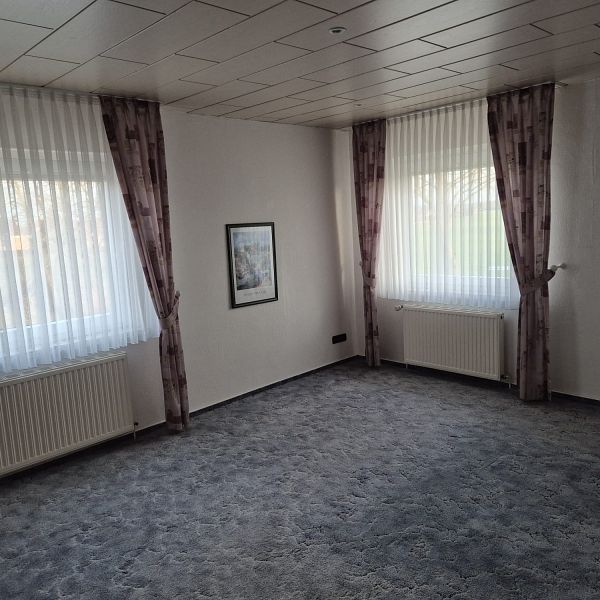 Schöne 3-zimmer-Wohnung mit Wintergarten und Balkon top Lage direkt im Ort - Photo 1