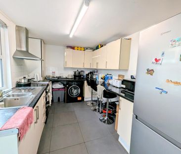 4 bedroom terraced house to rent - Photo 3