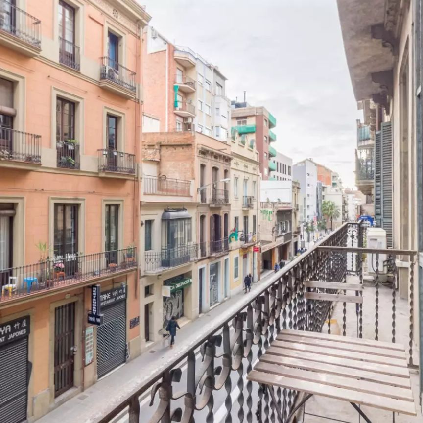 Room in a shared 9-bedroom apartment for rent in Vila de Gràcia, bills included - Foto 1
