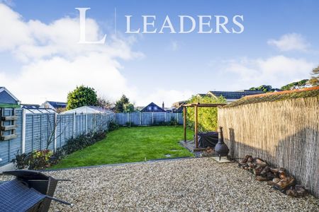 3 bedroom bungalow to rent Napier Road, Poole, BH15 - Photo 3