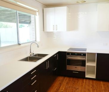 5 Bedroom Family Home! - Photo 6