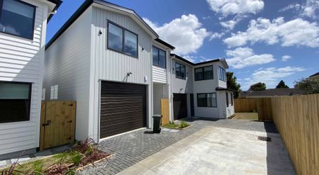 Brand New & Modern Living - Photo 3