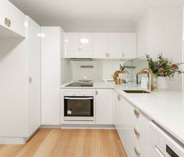 Coastal Living in the Heart of Surfers Paradise - Photo 5