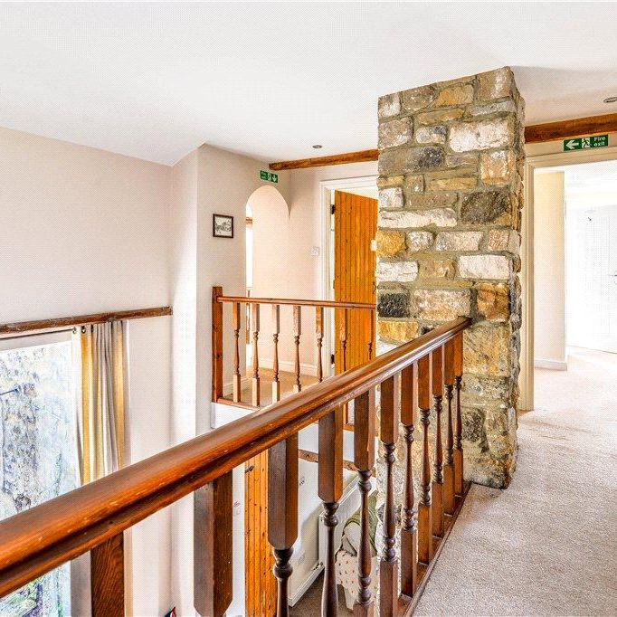 4 bedroom end of terrace house to rent - Photo 1