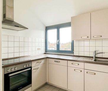 Charmante Dachgeschosswohnung mit Süd-West Terrasse in ruhiger Lage! - Photo 2