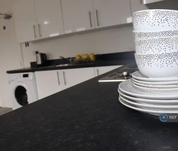 1 bedroom in a house share to rent - Photo 5