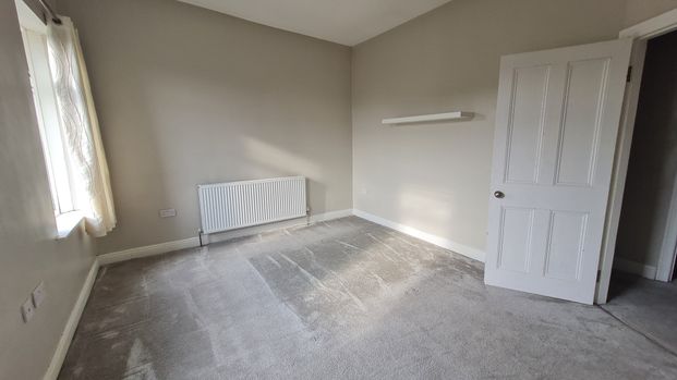 New Road, Wakefield, Middlestown - Photo 1