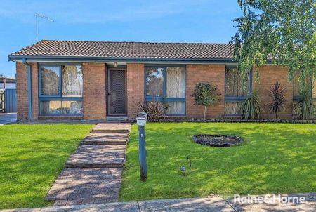 4 Bedroom house in Cranbourne North! - Photo 5