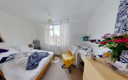 6 Bedroom Semi-Detached House - Photo 5