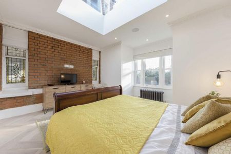 4 bedroom flat to rent - Photo 2