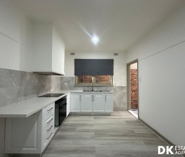 REAR Renovated Ultra-Modern 2 Bedrooms Home in Braybrook Location. - Photo 2