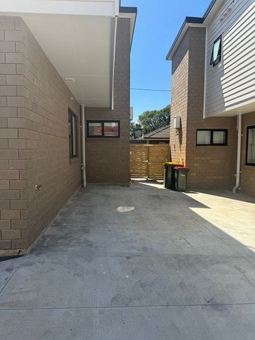 Brand new townhouse close to RoyalOak Mall - Photo 4