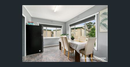 A Dream Find in Coveted School Zone! - Photo 3