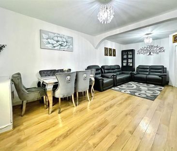 3 bedroom end of terrace house to rent - Photo 2