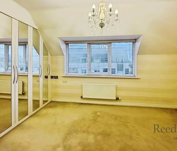 4 bedroom semi-detached house to rent - Photo 3
