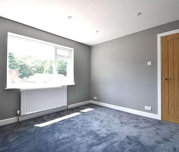 Pierrefondes Avenue, Farnborough, Hampshire, GU14 - Photo 3