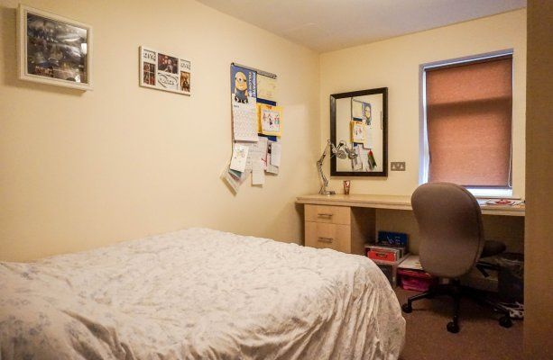 2 Bedrooms Broomfield Crescent - Photo 1