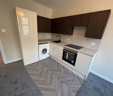 3 bedroom flat to rent - Photo 4