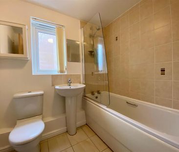 2 bedroom end of terrace house to rent - Photo 5