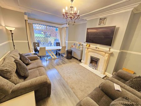 4 bedroom semi-detached house to rent - Photo 2