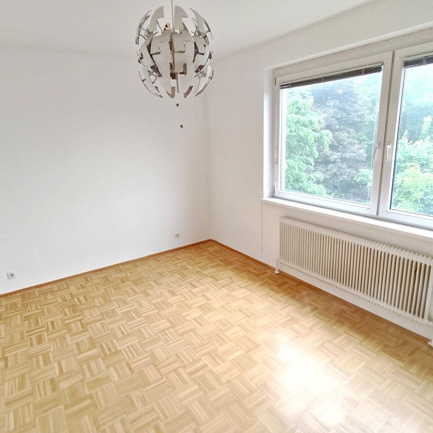 Sehr gut geschnittene Zweizimmer-Wohnung mit Balkon und Garagenplatz - Zentrale, ruhige Lage - Photo 1