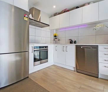 Modern peaceful & Central living. - Photo 6