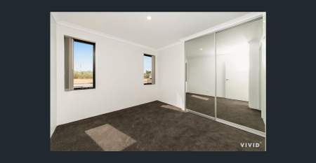 Stylish Three-Bedroom Villa in a Convenient Location - Photo 5