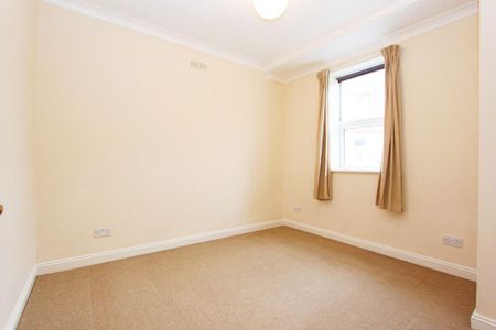 1 bedroom ground floor flat to rent - Photo 2