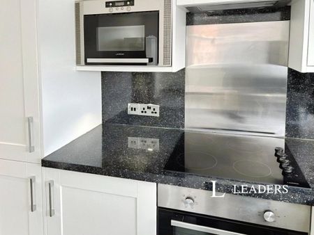 Studio to rent - Photo 3