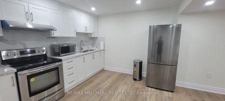 Detached Home For Lease | W8091478 - Photo 2