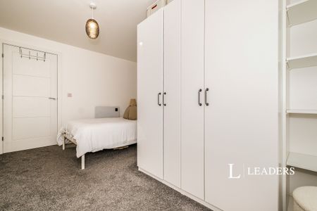 1 bedroom flat to rent Columbia House - Photo 3