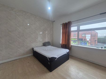 2 bedroom flat to rent - Photo 3