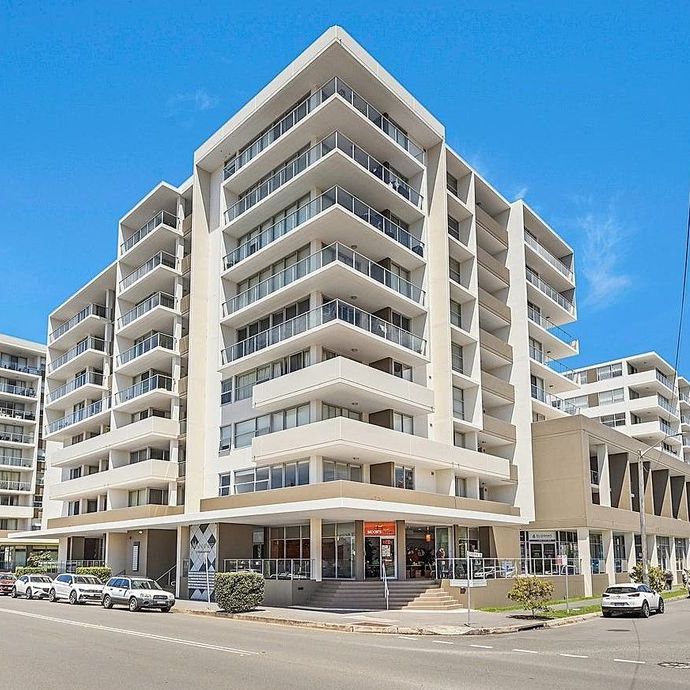 Stylish Sixth-Floor Apartment in Prime Location - Photo 1