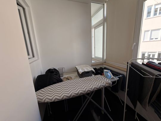 Alameda T2 com duas salas, totalmente remodelado e mobilado, com garagem - Photo 1