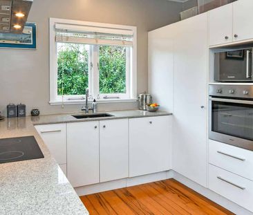 Vintage Charm Meets Modern Comfort ..... - Photo 3