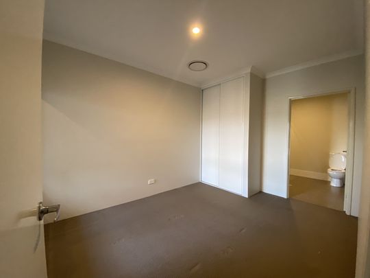 MODERN UNIT IN TREENDALE! - Photo 1