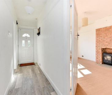 2 bedroom semi-detached bungalow to rent - Photo 5