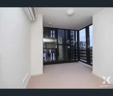 Stylish 1-Bedroom Apartment in the Heart of Melbourne CBD - Photo 1