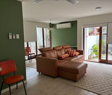 Recently renovated, tranquil inner city living - Photo 5