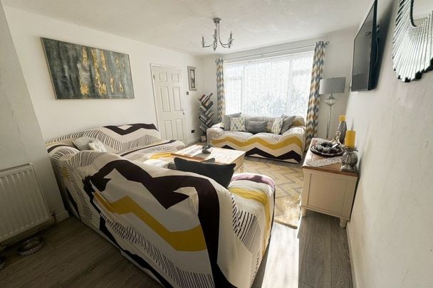 Lyndhurst Close - Photo 1